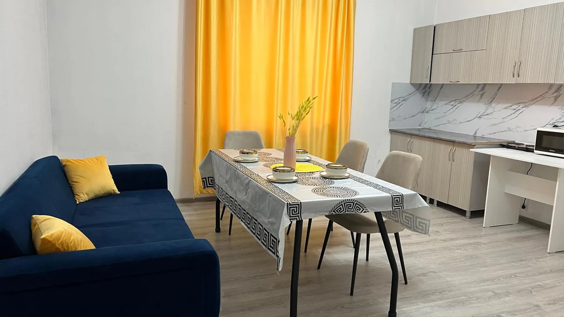Apartment Квартира 3-Комнатная На 8-9 Человек 1 Almaty