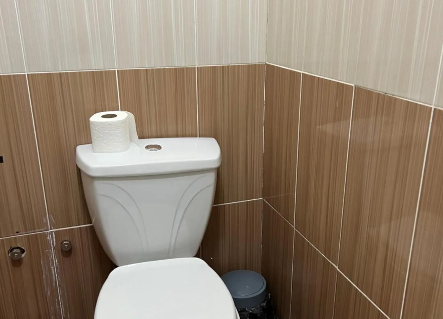 Apartment Квартира 3-Комнатная На 8-9 Человек 1 Almaty